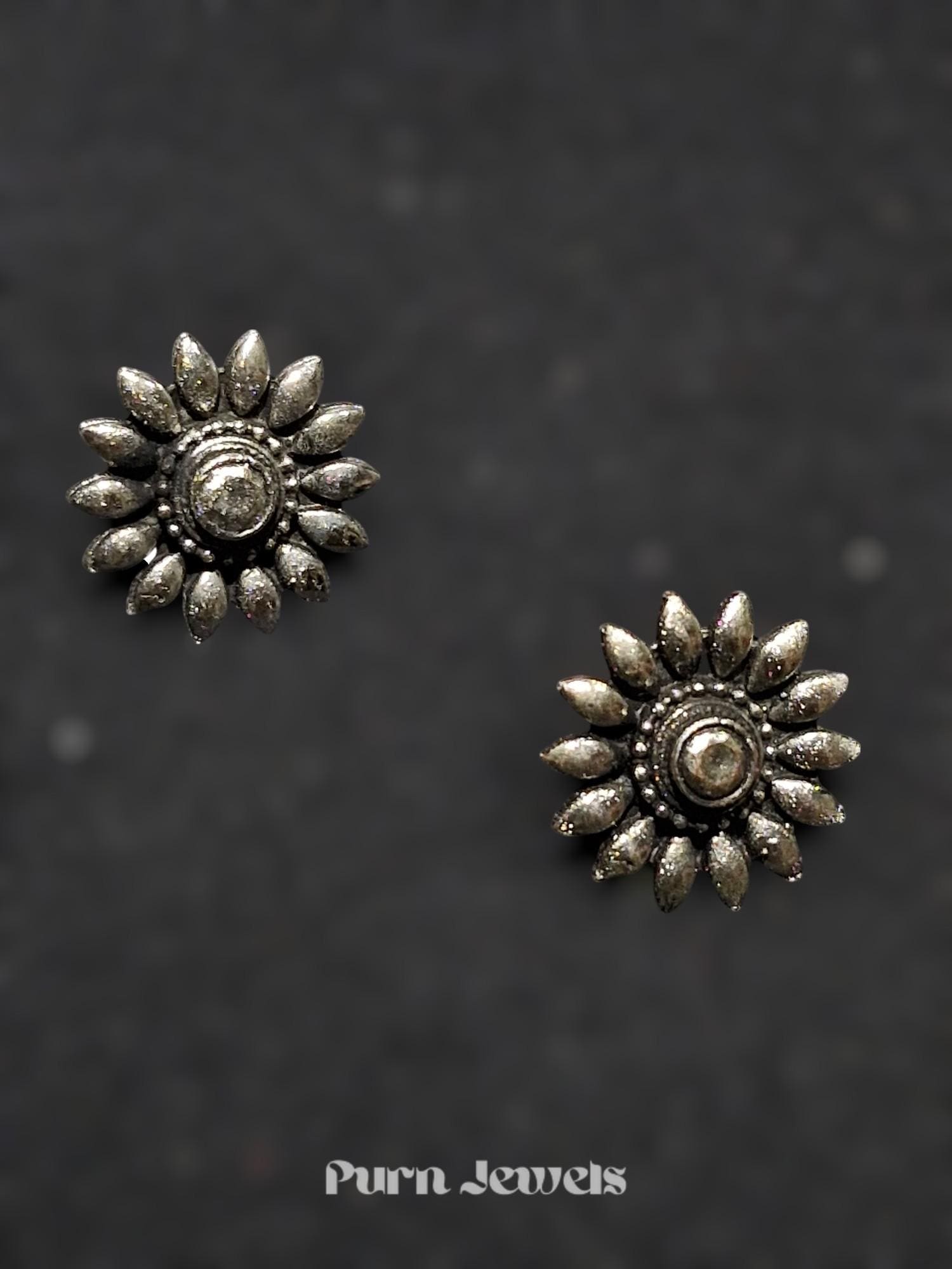 Elegant Sanshi Flower Earrings Design